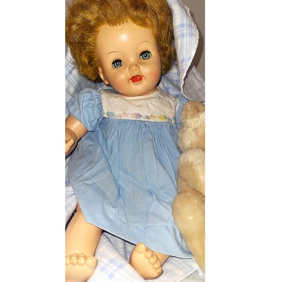 20" Vintage "Cuddles Up" Drink, Wet, Cry~Oil Cloth & Vinyl Baby W/Bear, Blanket - Picture 5 of 12